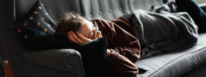 Un pui de somn nu compensează lipsa unui somn sănătos, arată studiile
