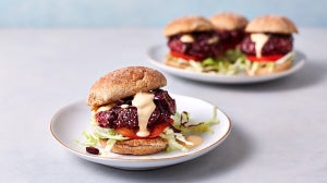 15 minutters vegansk opskrift | BBQ burgers med rødbede