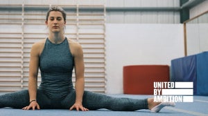 Запознайте се с Луси: Да преобърнеш тревожността с главата надолу с тъмблинг гимнастика