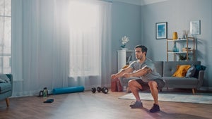 Wie man als Anfänger von zu Hause aus trainiert | 17 Home Workout Übungen mit & ohne Equipment