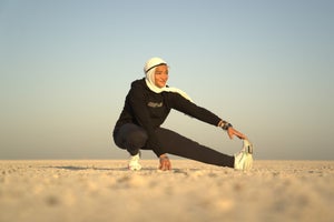 5 Minuten mit Manal Rostom | Marathonläuferin, Bergsteigerin & Gründerin von “Surviving Hijab”