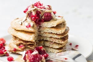 Mandelbutter- & Himbeer-Protein-Pancakes | Gesundes Frühstücksrezept