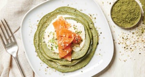 Healthy Lunch Ideas | Spinach Protein Pancakes with Salmon & Crème Fraîche