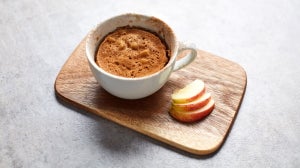 Mug Cake proteico de manzana | Postres en el microondas