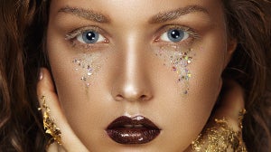 GLOSSY Inspo: Bezaubernde Make-up-Looks und Styles in der Trendfarbe Gold