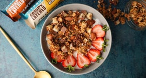 Chrumkavá granola s proteínovou tyčinkou | Domáci recept na zdravú granolu