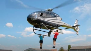 Världsrekordsförsök i Pull-ups på en flygande helikopter
