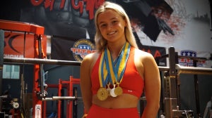 18-jarige claimt wereldtitel powerlifting na een voorbereiding rondom haar studie