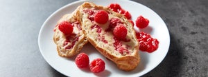 Croissanty plněné malinovou cheesecake náplní | Proteinová snídaně