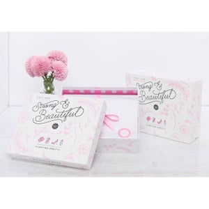 GLOSSYBOX Fighting Pretty Limited Edition 2016