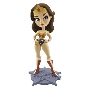 Statuetta in vinile di Wonder Woman nella versione di Lynda Carter, stile retrò, DC Comics - Cryptozoic - 18 cm