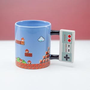Tasse en forme de manette de Nintendo NES