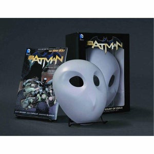 Batman: The Court of Owls Mask and Book Set (The New 52)
