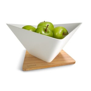Black+Blum Forminimal Draining Fruit Bowl and Bamboo Mat - White