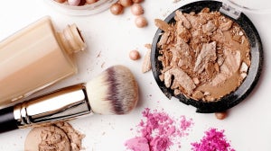 How to Clean Makeup Brushes Like a Professional