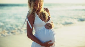 How to stay safe in the sun during pregnancy