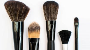 Cómo Distinguir Las Brochas De Maquillaje