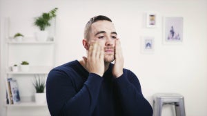 How To Apply Face Moisturiser