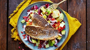 Insalata alla Spigola, Avocado e Semi di Melograno