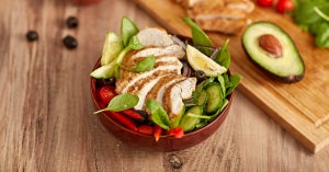 Ensalada de Pollo al Estilo Mediterráneo