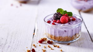 Cheesecake saludable de frutos del bosque
