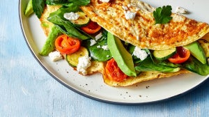 Tortilla francesa de olivas y queso feta