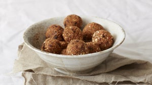 ヘルシーなエナジーボールのレシピ7種類 | オーブンなしで作れる簡単プロテインスナック！