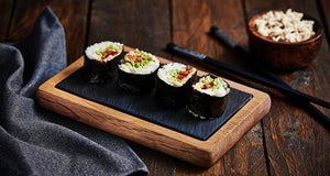 Vegetarisches Sushi mit roter Paprika & Bohnen