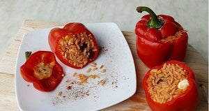 Gesunde Mahlzeit | Gefüllte Paprika mit würzigem Reis & Hähnchen