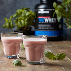 THE WHEY Shake | Post Workout Erdbeer-Minz Shake