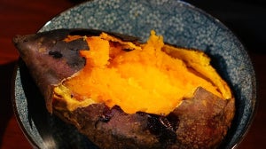 Gebackene Süßkartoffel mit Ei und Käse | Frisch & Lecker