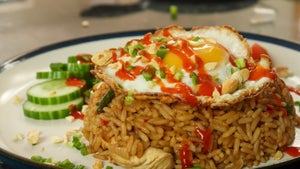 Gebratenes Huhn mit Reis | Nasi Goreng