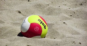 Deportes de Playa en España | ¿Qué es Voleibol y Balonmano?