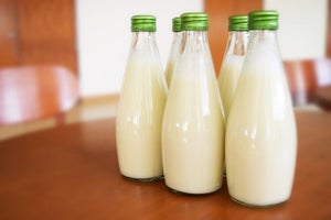 Suero de leche | Qué es, beneficios, propiedades y cómo se hace