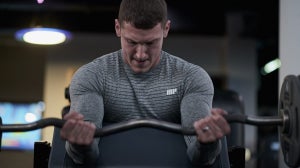 ¿Cómo hacer el curl de bíceps correctamente? | Técnica y funciones