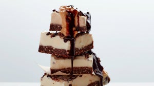 Snickers cheesecake: gusto senza troppi sensi di colpa!