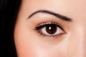 4 easy steps on how to use Eye Serums