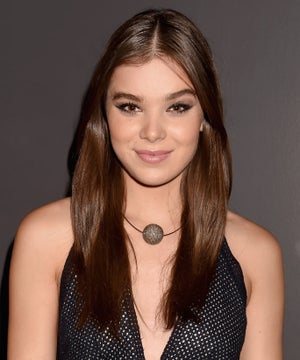 Hailee Steinfeld’s Oscars 2017 Beauty Look