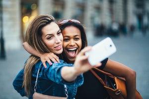 This Halo Light Will Change Your Selfie Game