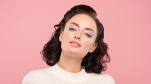 GLOSSY Looks: Kreiere dein Augen-Make-up im „Wolke Sieben”-Style!