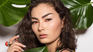 GLOSSY Tutorial: Werde zur Kriegerin des Dschungels mit diesem Make-up-Look