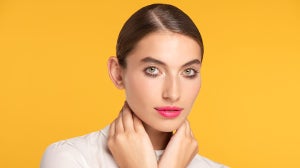 GLOSSY Tutorial: In 4 Schritten zum Augen-Make-up à la Twiggy