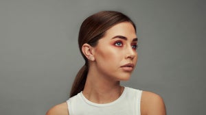 GLOSSY Tutorial: So kreierst du einen echten Wow-Look mit Mono Eyeshadow