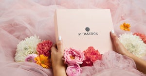 Découvrez “Flower Power” – votre GLOSSYBOX d’avril