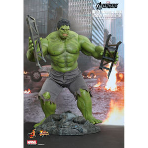Hot Toys Marvel Bruce Banner Hulk 1 6 Scale Figure Merchandise Zavvi UK