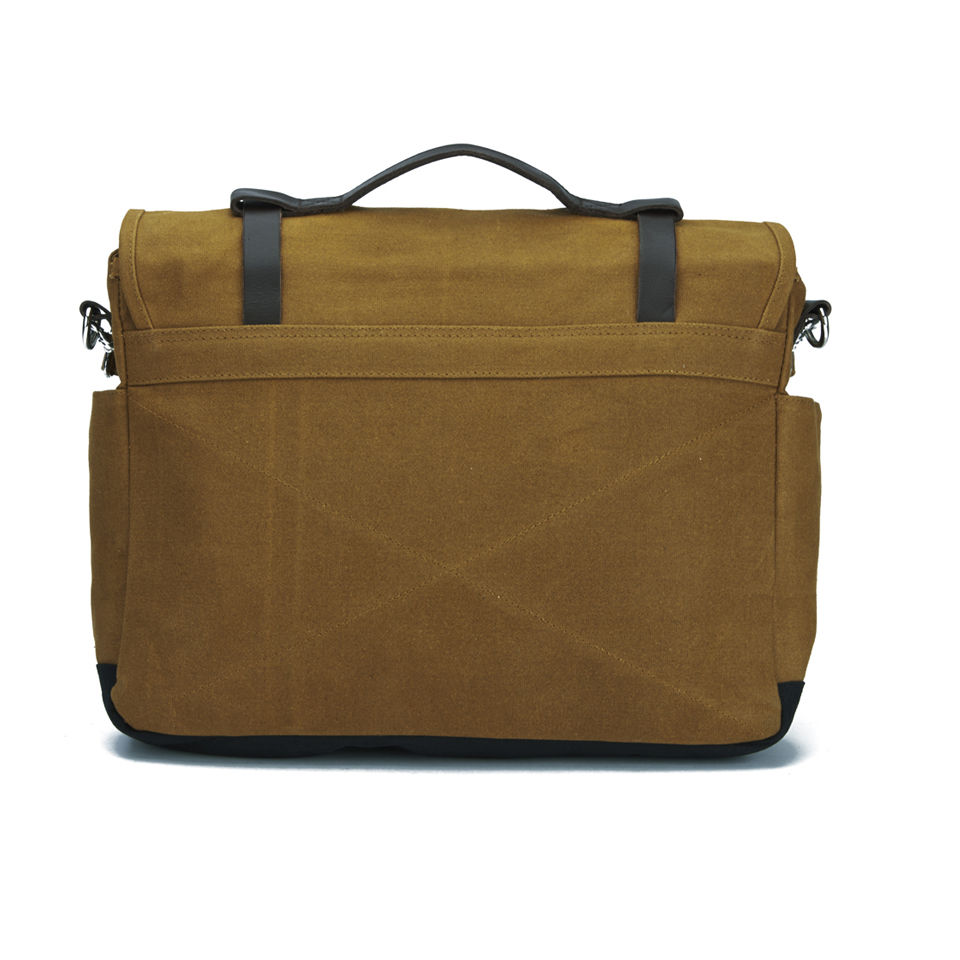 Sandqvist Men s Izzy Waxed Messenger Bag Khaki