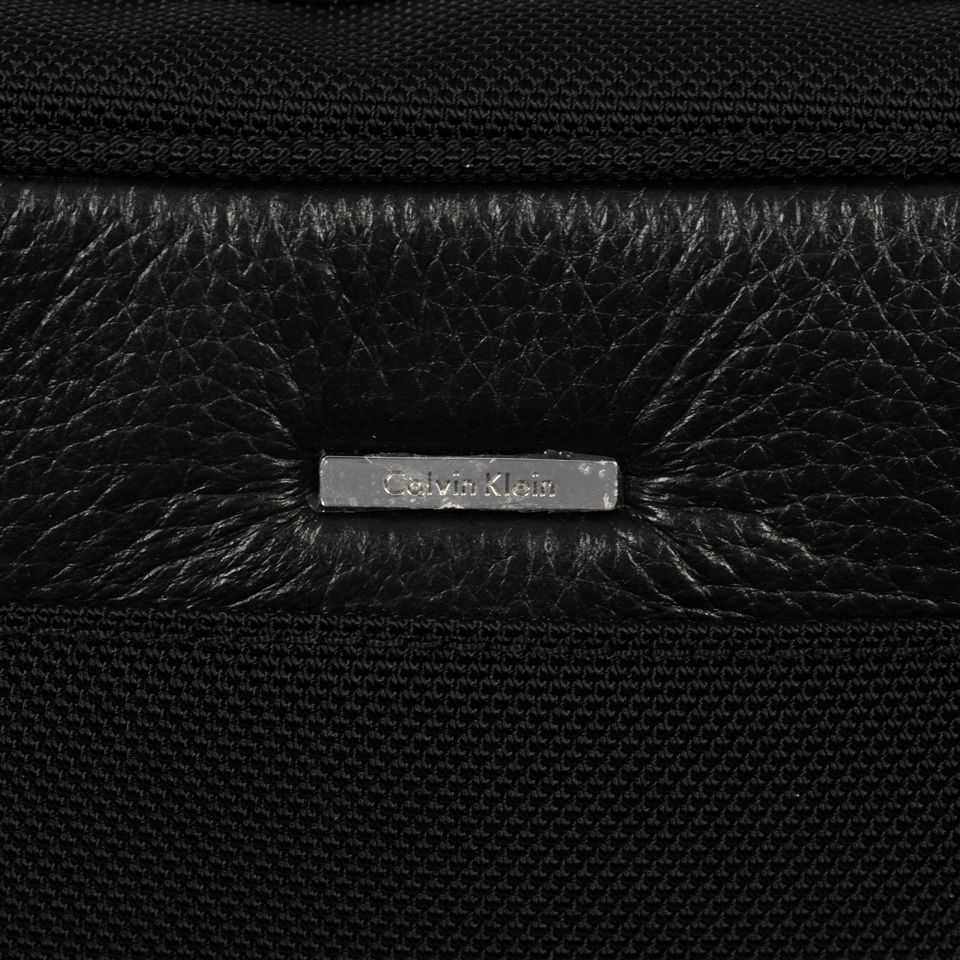 Calvin Klein Men's Luca Pebble Leather Washbag - Black