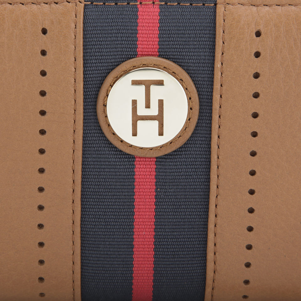 Tommy Hilfiger Women's Waverly SLG Large Zip Around Leather Purse - Tan