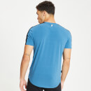 T-Shirt mit Kontrastelement (muskelbetonend) – tief dunkelblau/schwarz