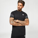 T-Shirt mit Ärmeleinsätzen und Markenstreifen – schwarz/dunkelgrau